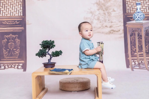 徐州宝宝眼睛肿是什么原因
